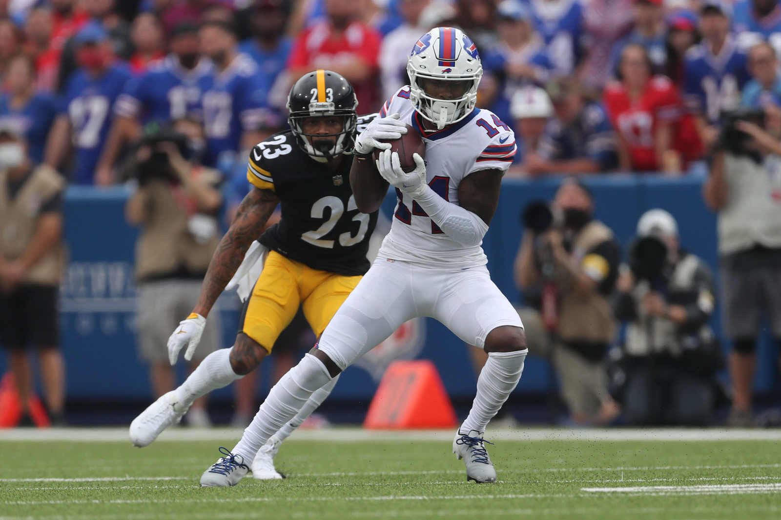 Diggs pulls it in